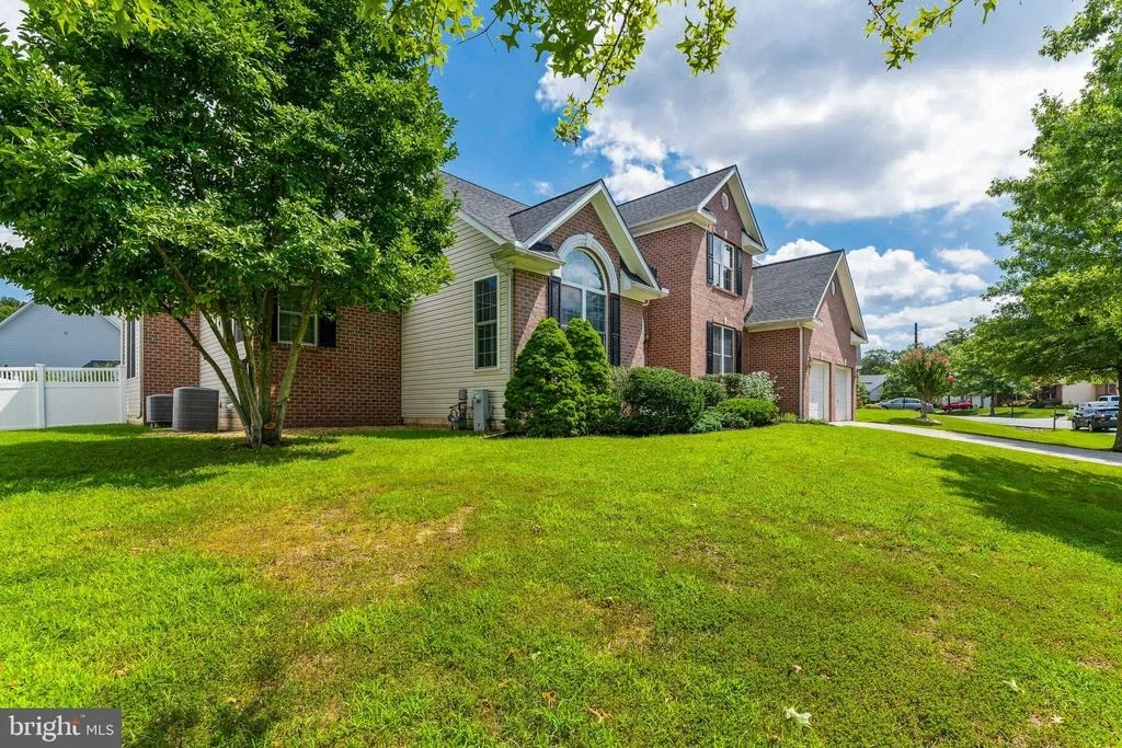Photo of 457 UNIVERSITY DRIVE