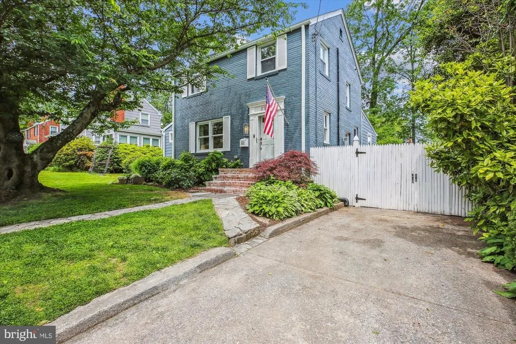 Photo of 2709 EMMET ROAD