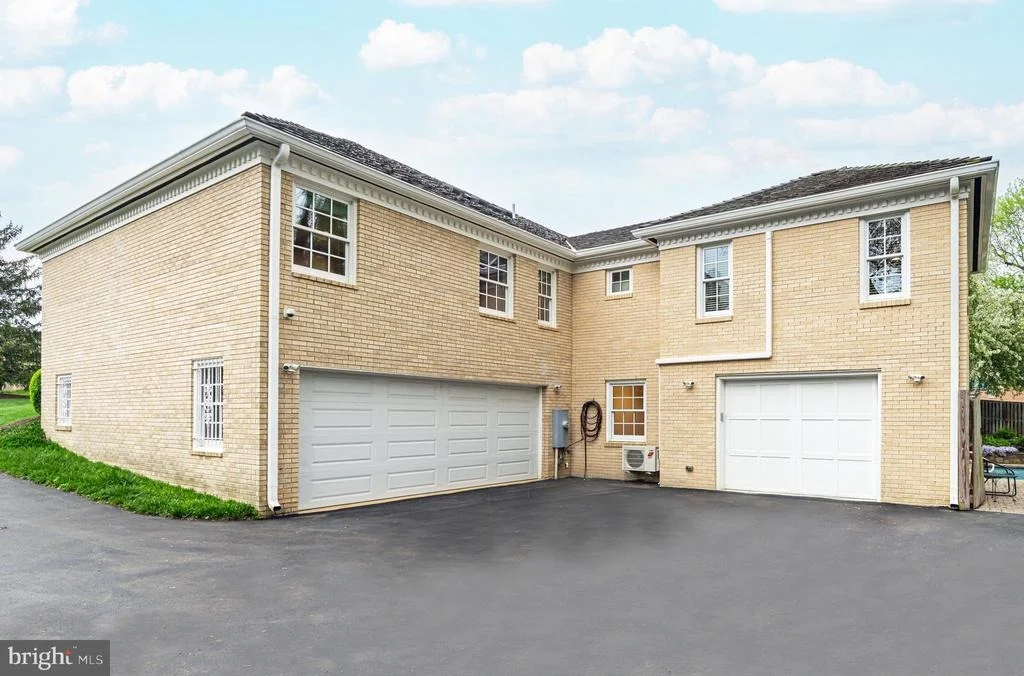 Photo of 6305 STONEHAM LANE