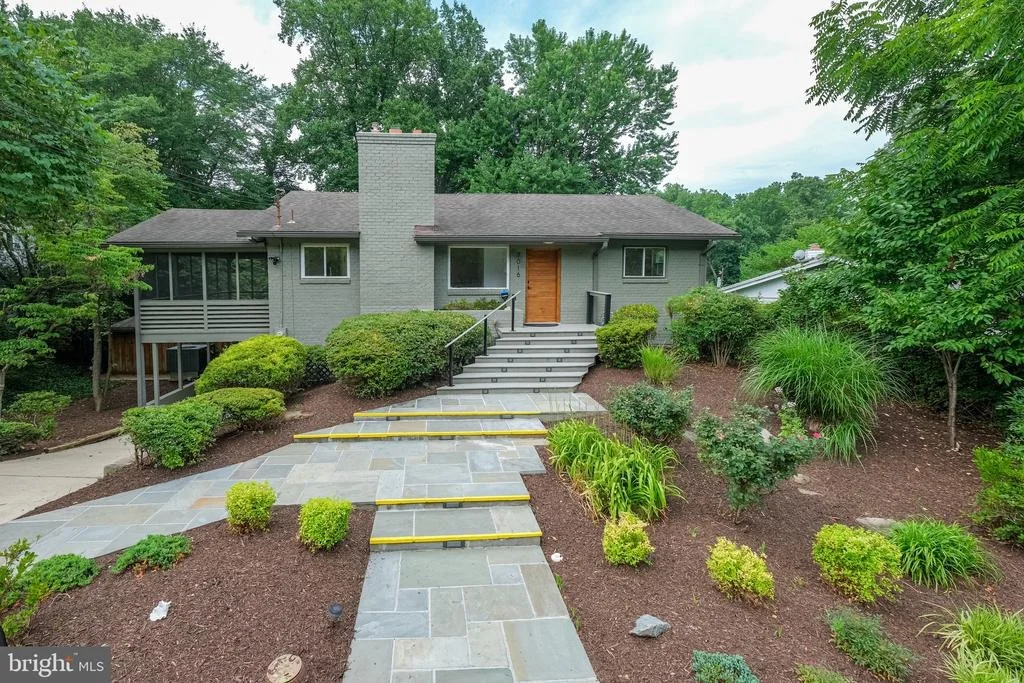 Photo of 7016 RIVER ROAD