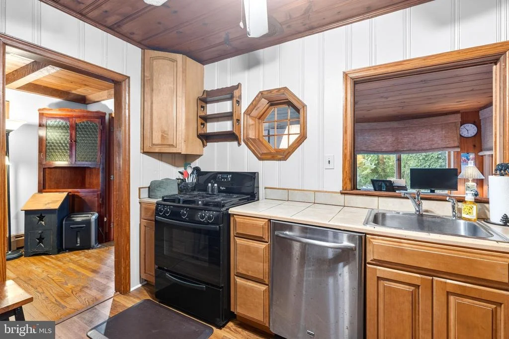 Photo of 5718 LEAF LANE