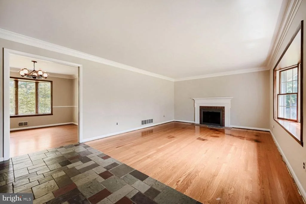 Photo of 304 PINE CIRCLE