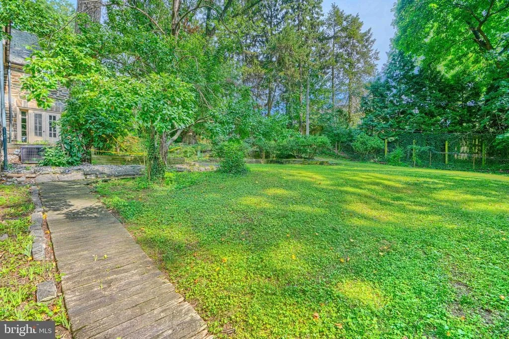Photo of 15 W COLD SPRING LANE