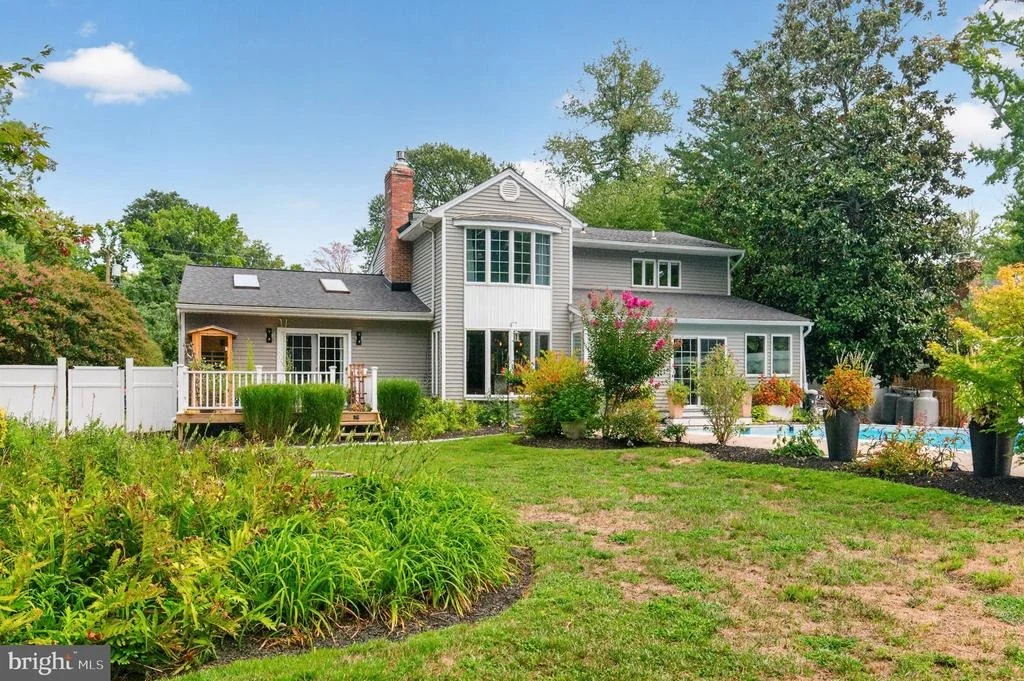 Photo of 1610 RIDOUT ROAD