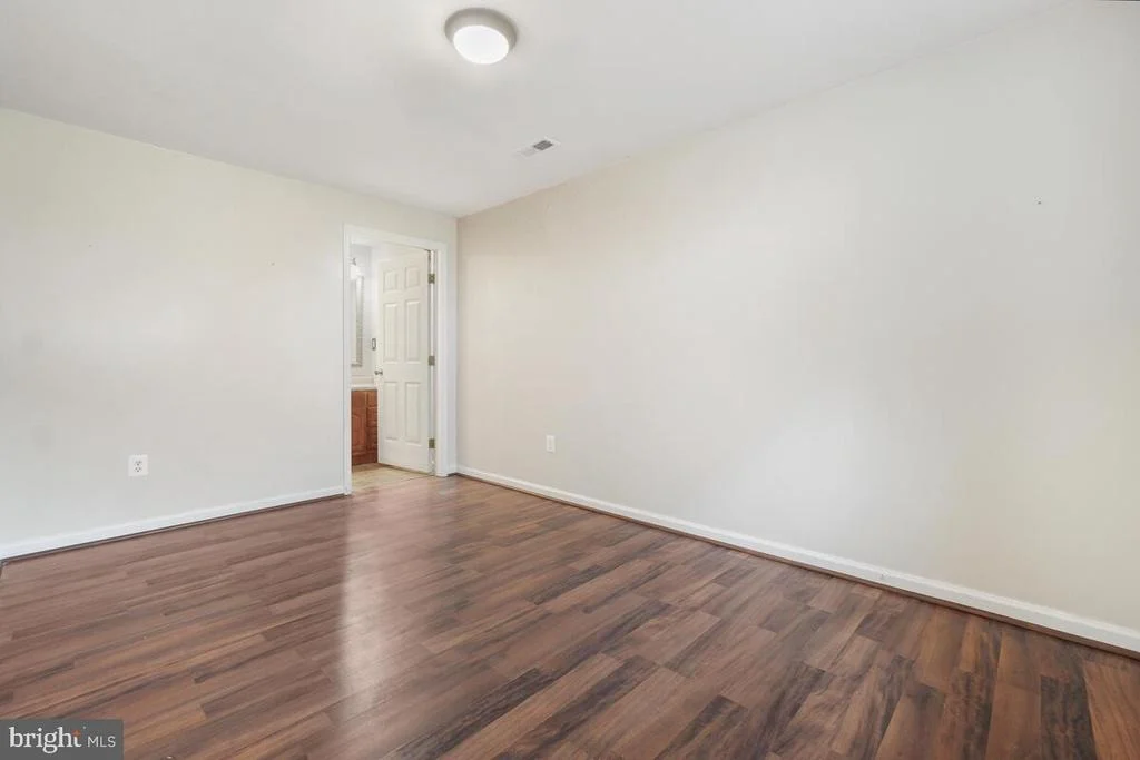 Photo of 4903 SUTHERLAND DRIVE