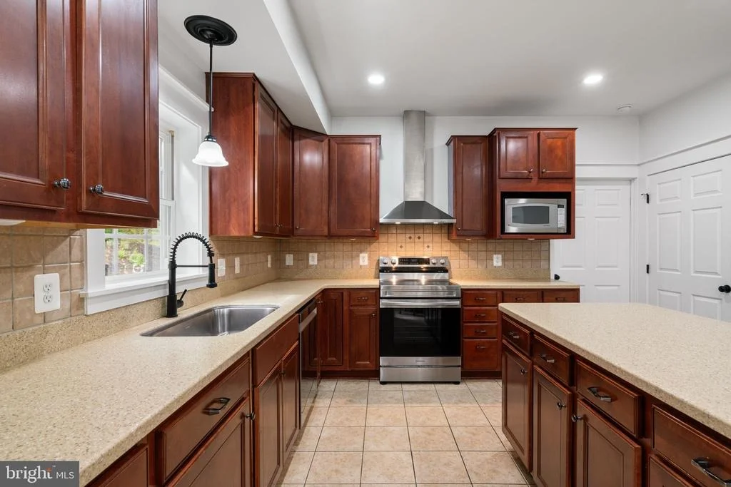 Photo of 208 MARKHAM FARM ROAD