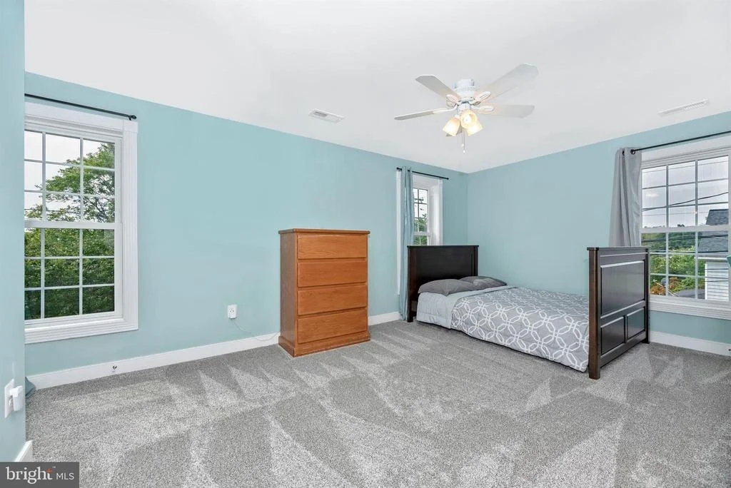 Photo of 1 E E STREET