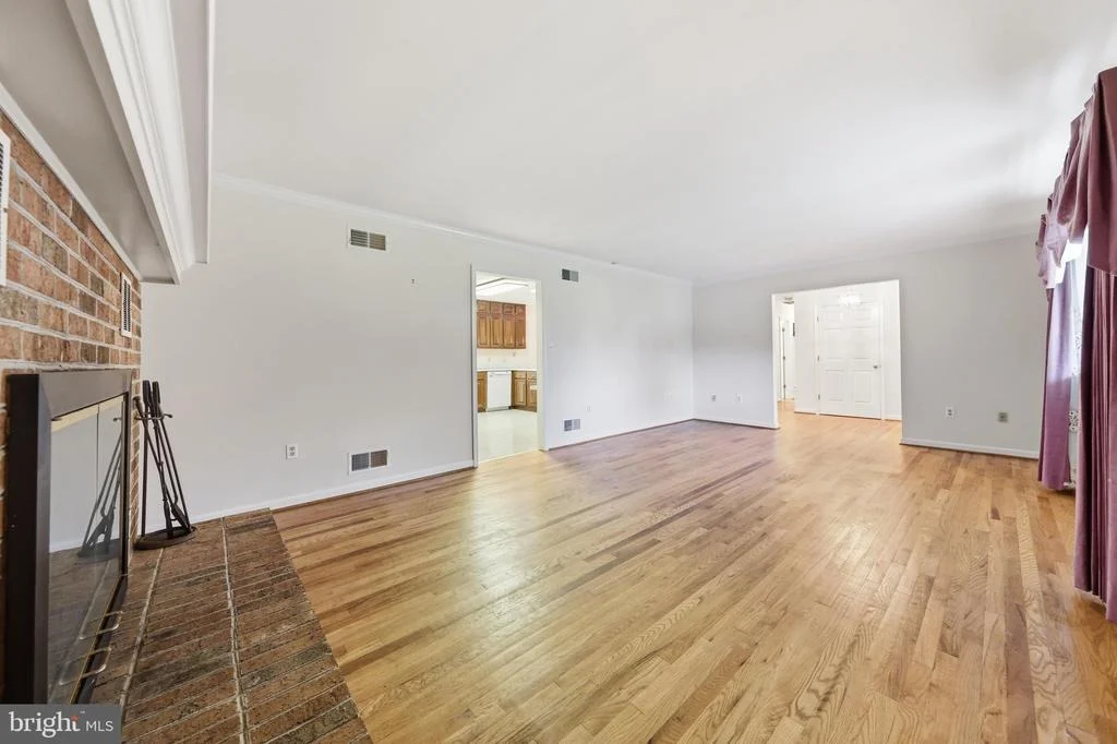 Photo of 5194 DEBRA ROAD
