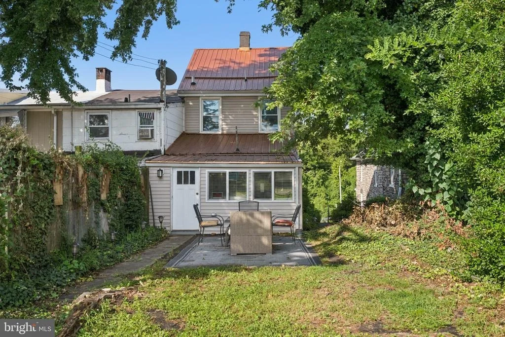 Photo of 3355 FALLS ROAD