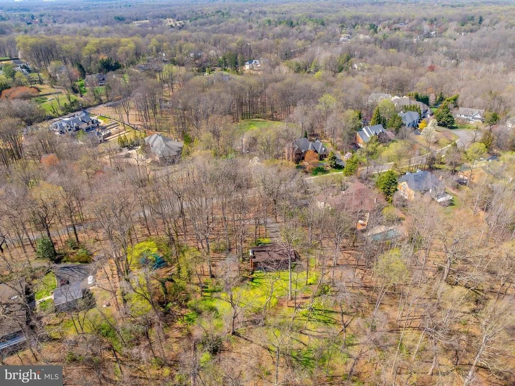 Photo of 901 CHINQUAPIN ROAD