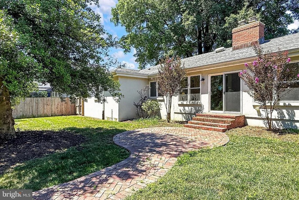Photo of 201 LONGVIEW DRIVE