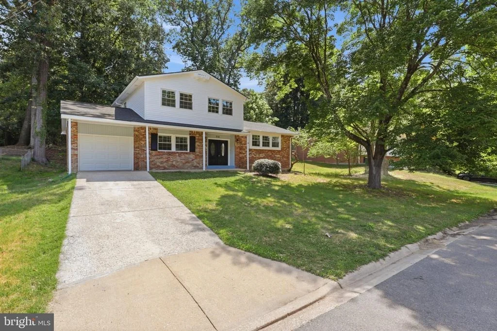 Photo of 716 CALVERT LANE