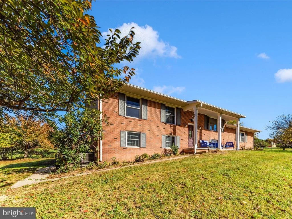 Photo of 9242 OAK TREE CIRCLE