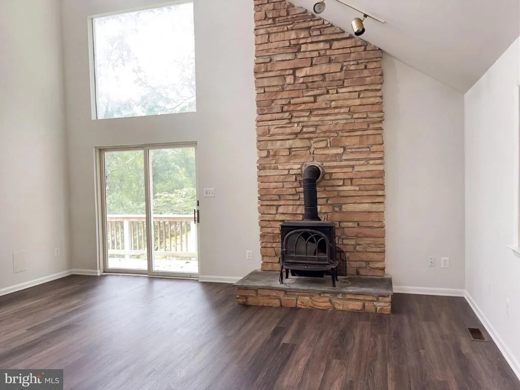Photo of 542 JONATHAN ROAD