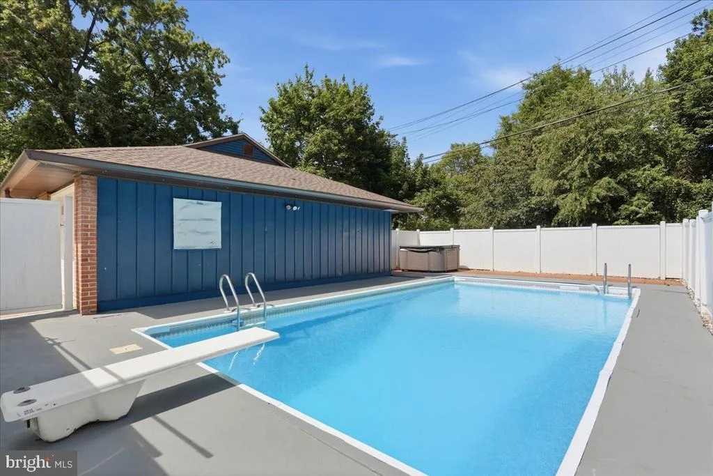 Photo of 1405 OUTER DRIVE