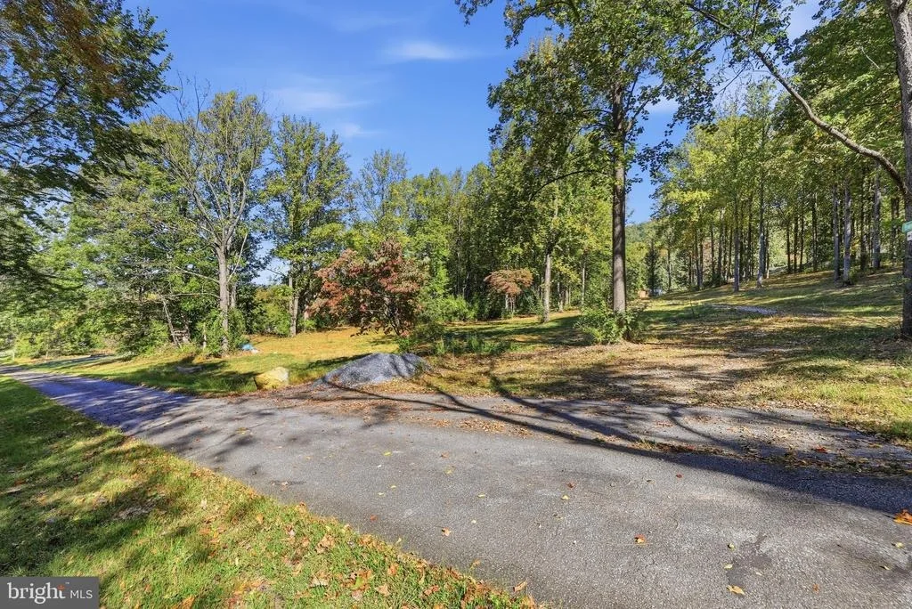 Photo of 8899 HAWBOTTOM ROAD