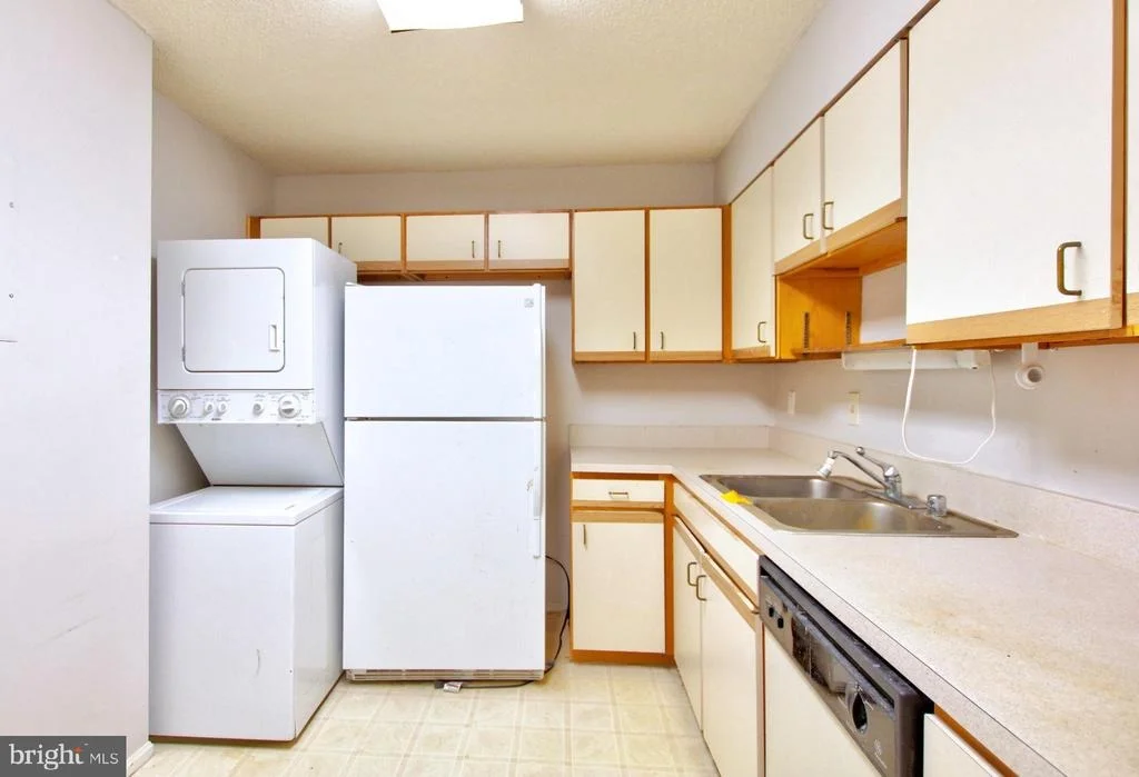 Photo of Unit 2621 at 15107 INTERLACHEN DRIVE