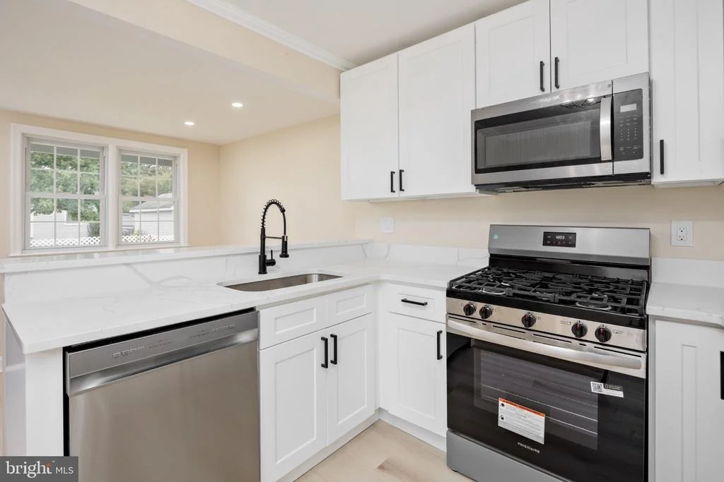 Photo of 8202 LONGPOINT ROAD