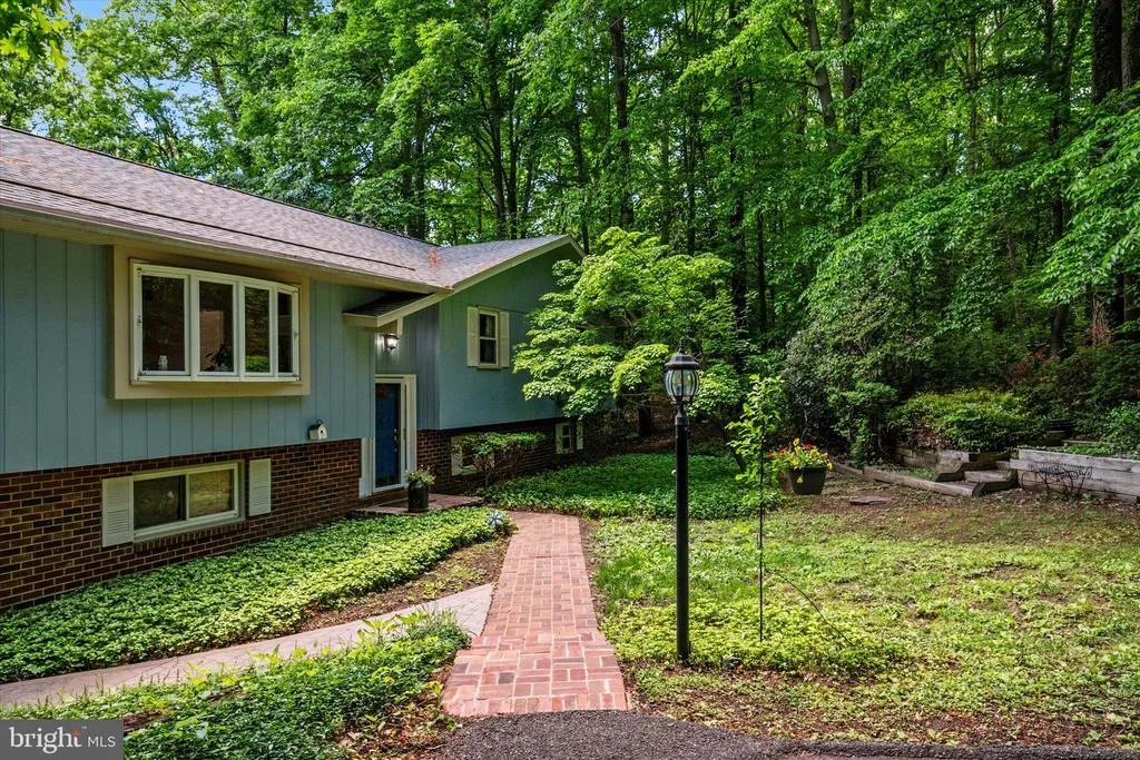 Photo of 2194 HALLMARK COURT