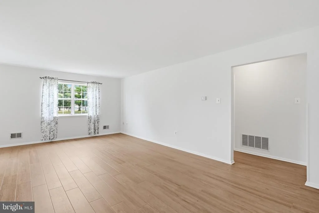 Photo of 5661 CRABAPPLE DRIVE