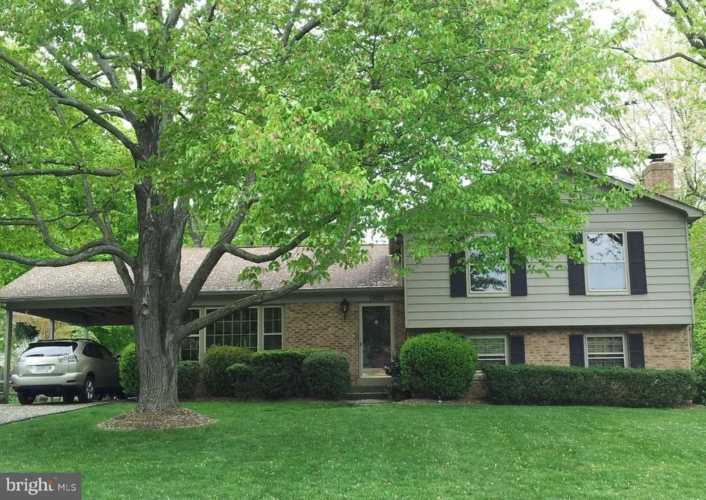 Photo of 1900 LEO LANE