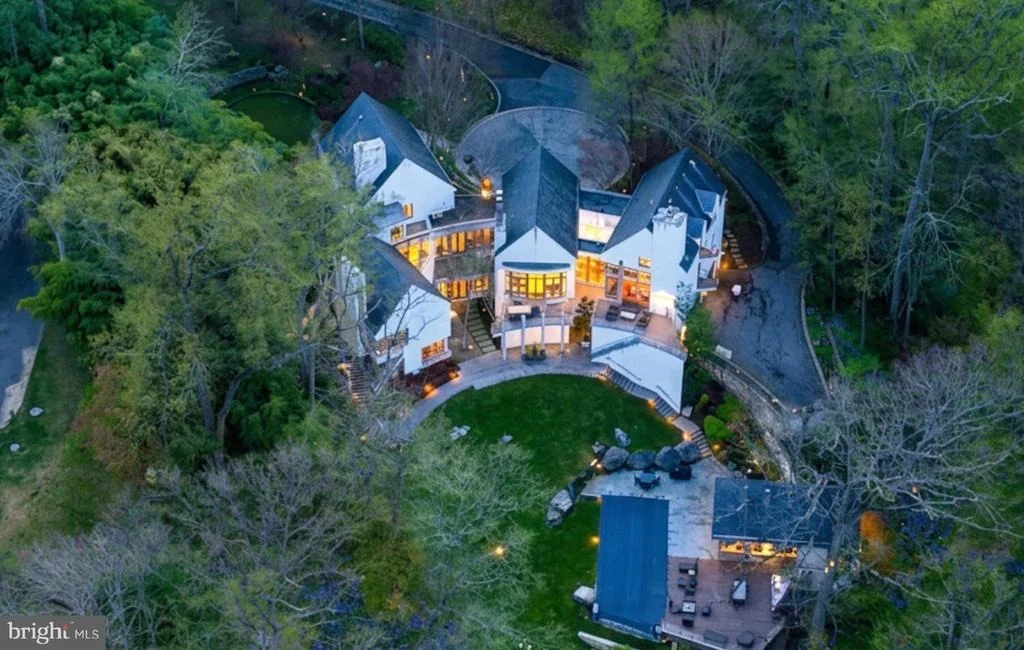 Photo of 1100 CREST LANE