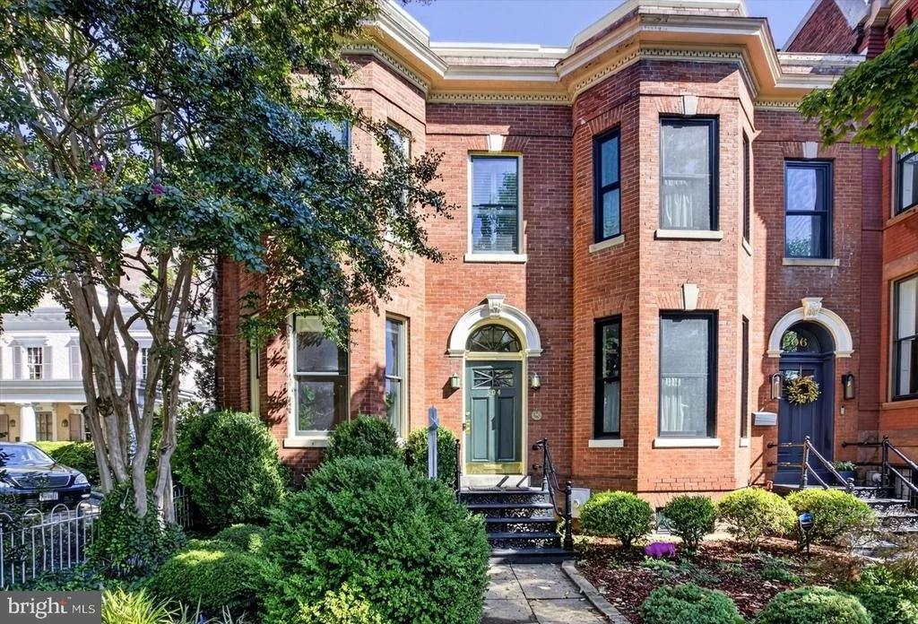 Photo of 304 A STREET SE