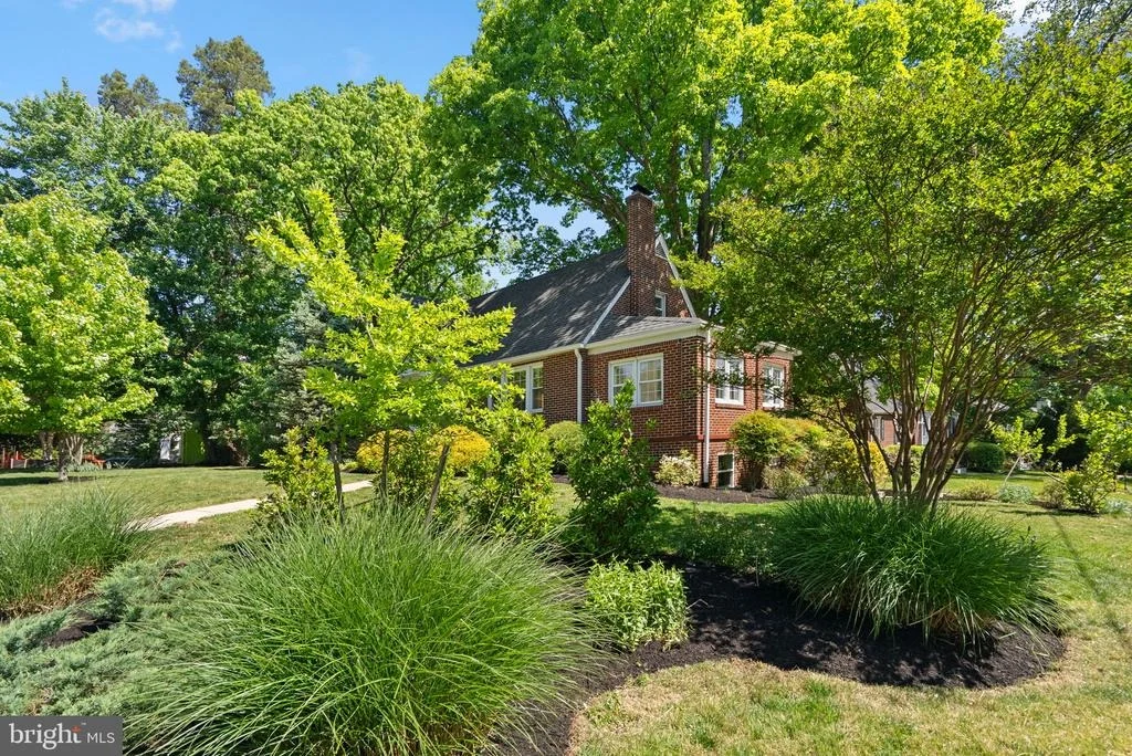 Photo of 10301 CRESTMOOR DRIVE
