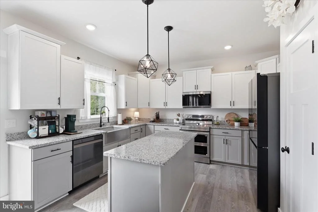 Photo of 9404 ROBERT E LEE DRIVE
