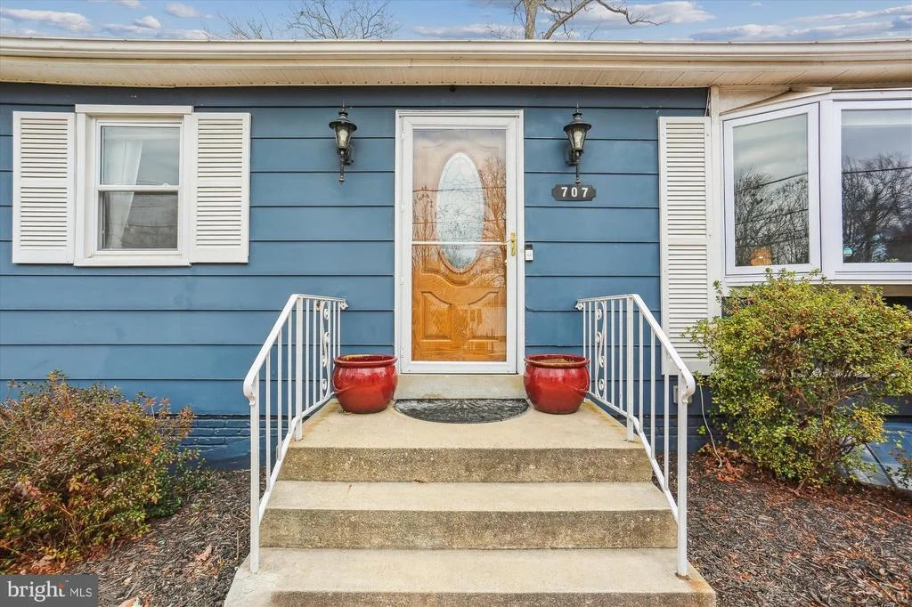 Photo of 707 HOLLYWOOD AVENUE
