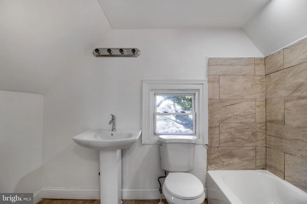 Photo of 5327 HAMLIN AVENUE