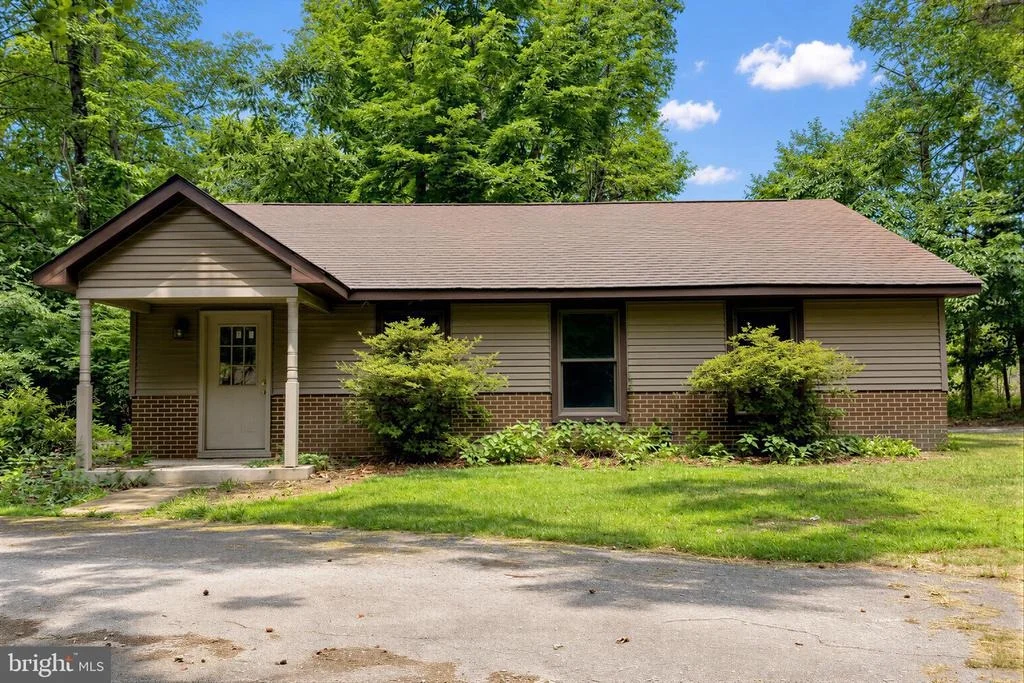 Photo of 8425 MAUSEN LANE