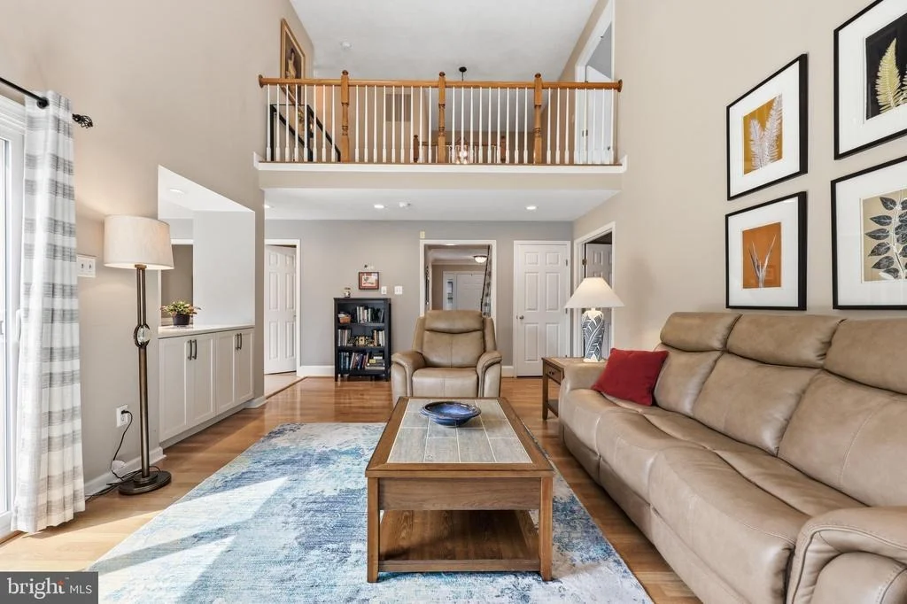 Photo of 6913 SOVEREIGN PLACE