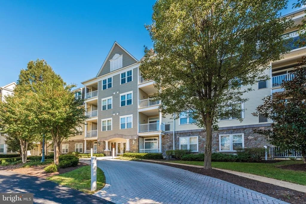 Photo of Unit 304 at 2500 WATERSIDE DRIVE