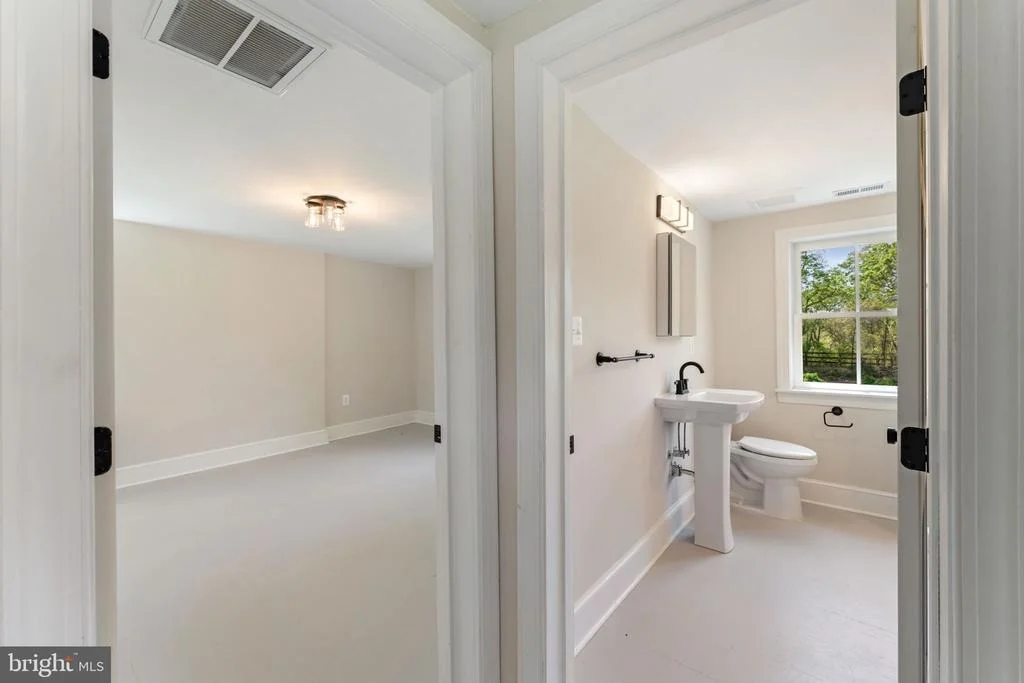 Photo of 11066 MORELAND ROAD