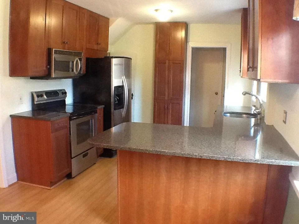 Photo of 9501 WARREN STREET