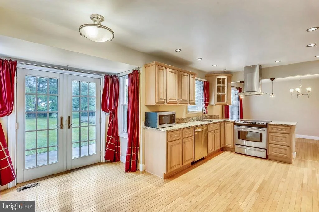 Photo of 15209 DONNA DRIVE