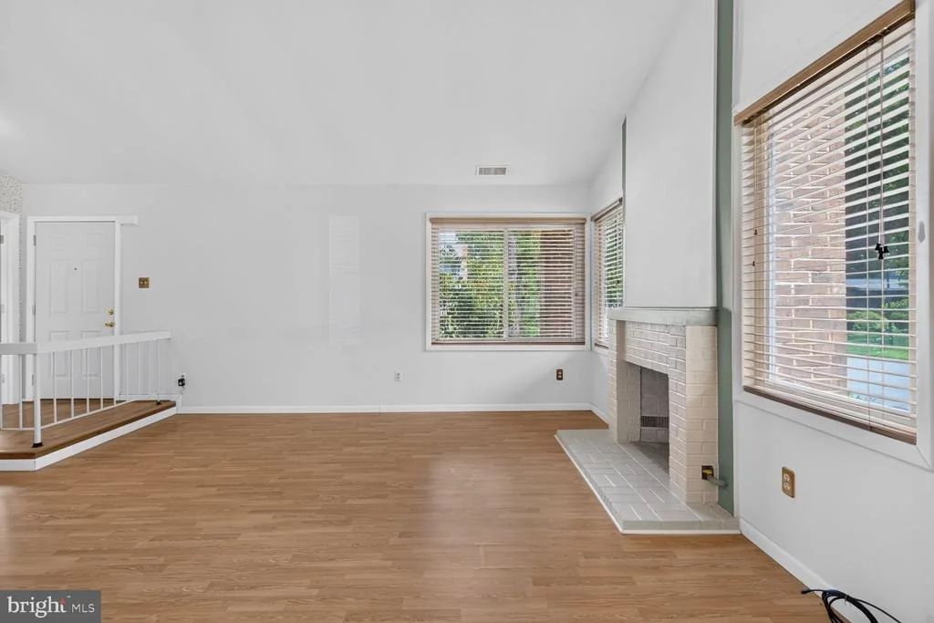 Photo of 323 AVONDALE DRIVE