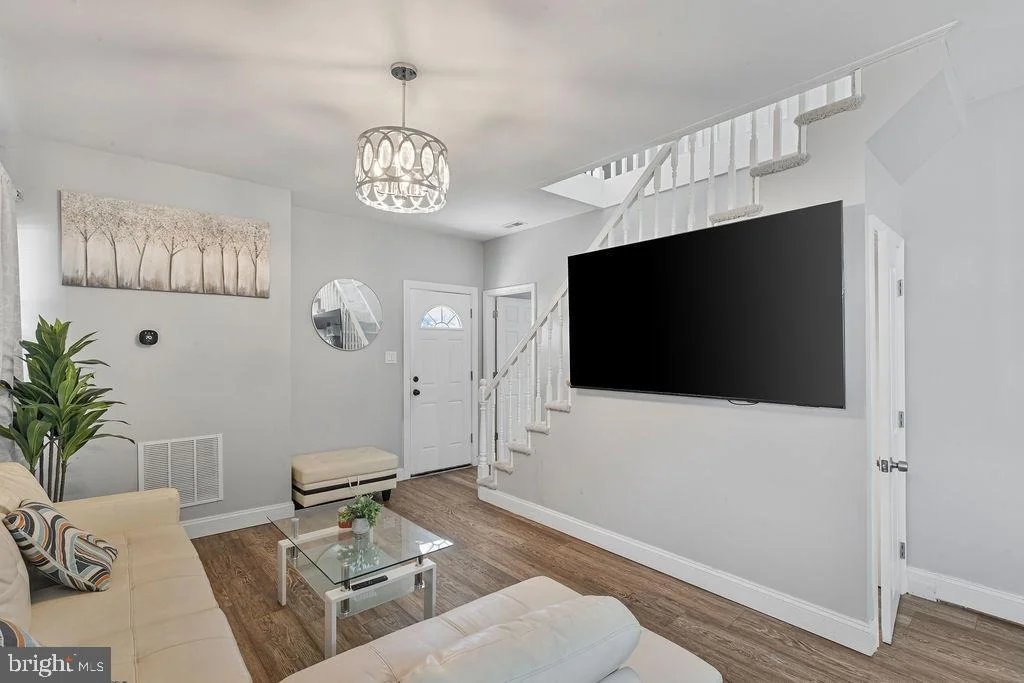 Photo of 8489 ARBUTUS ROAD
