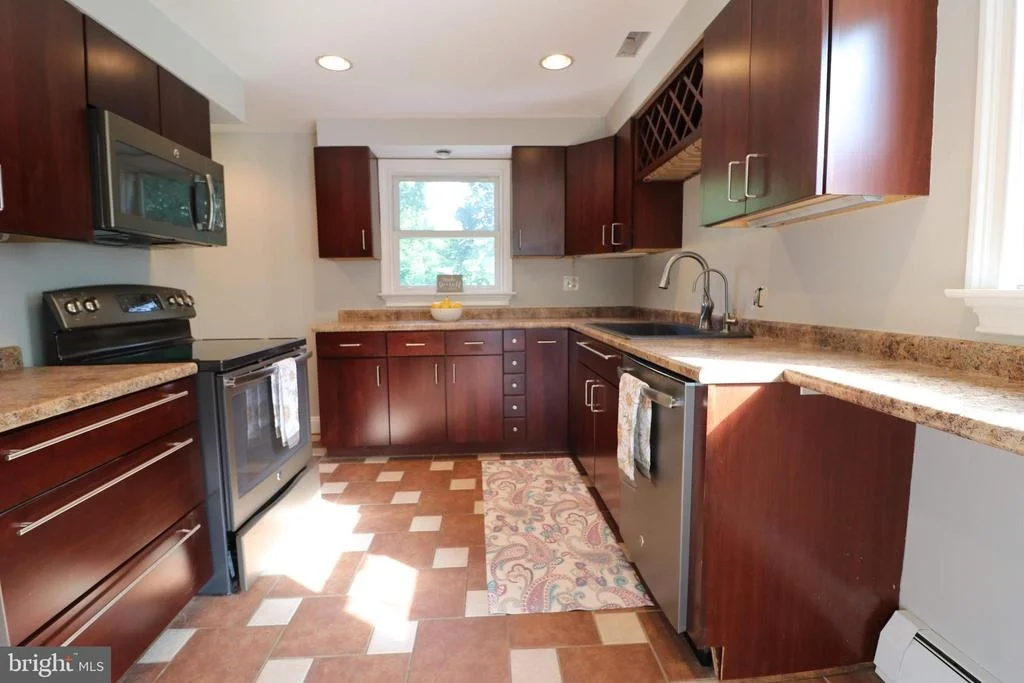 Photo of 708 N WARFIELD DRIVE