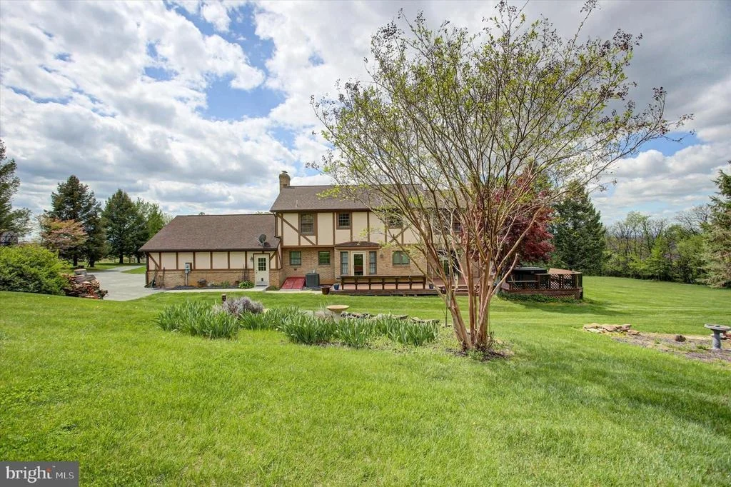 Photo of 8001 MAPLEVILLE ROAD