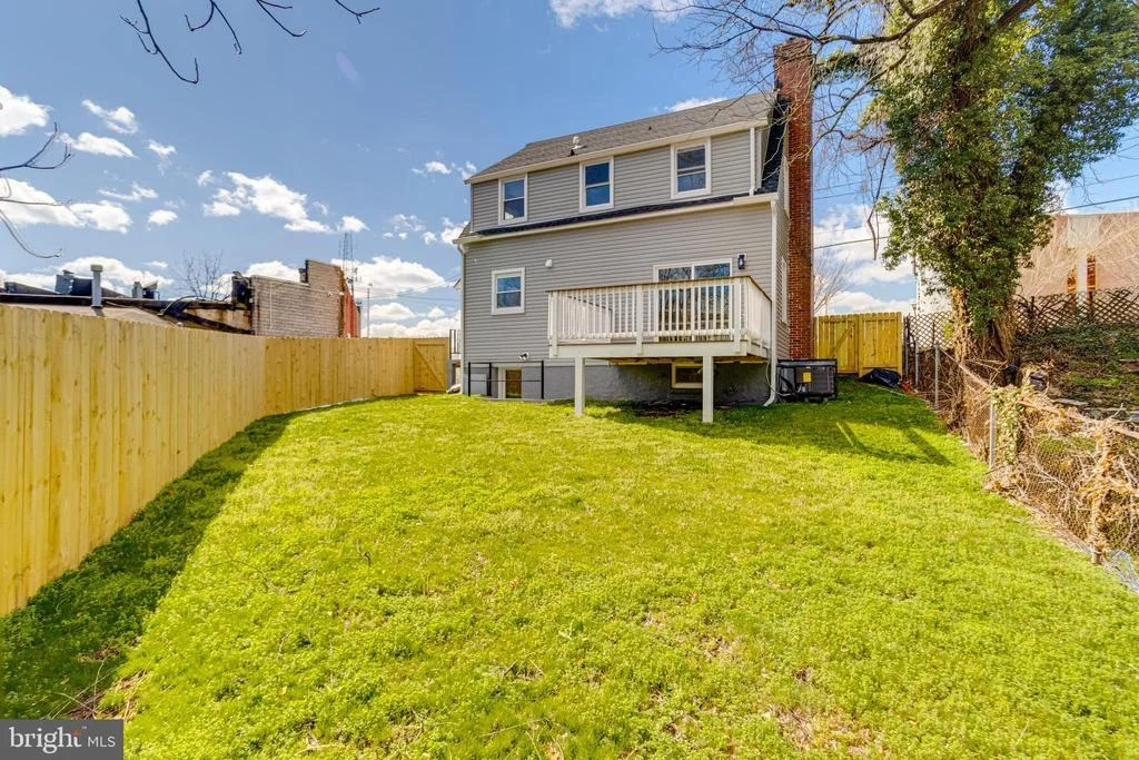 Photo of 605 WALNUT AVENUE