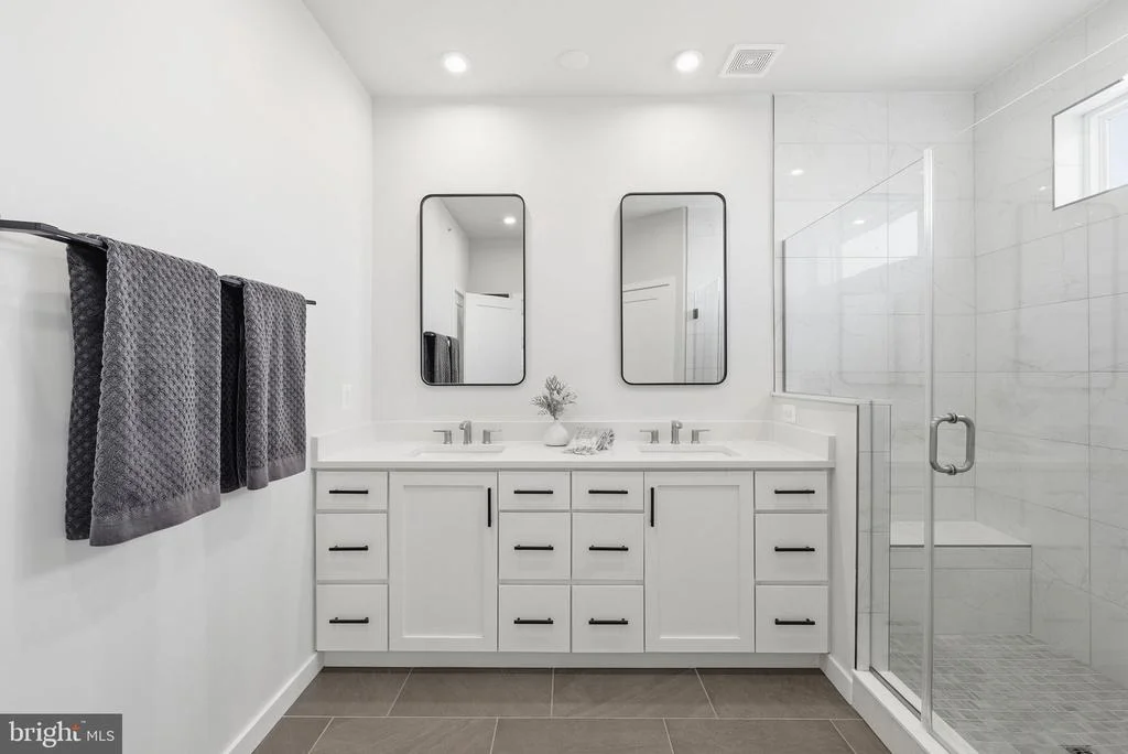 Photo of 43556 CENTERGATE DRIVE