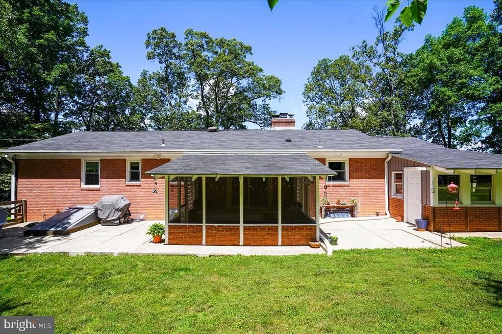 Photo of 18901 MUNCASTER ROAD
