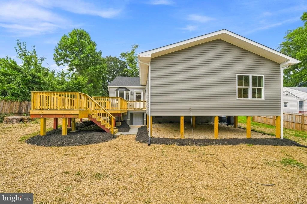 Photo of 703 NORTHWEST DRIVE