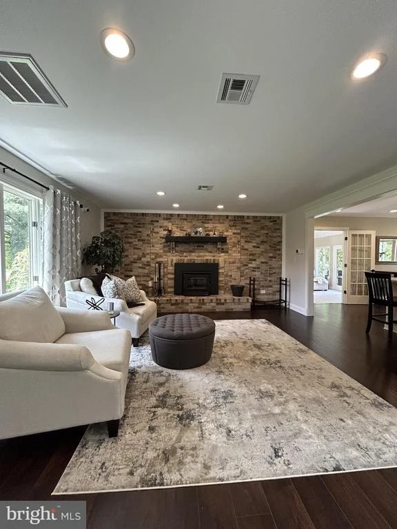 Photo of 902 N ISLAND ROAD
