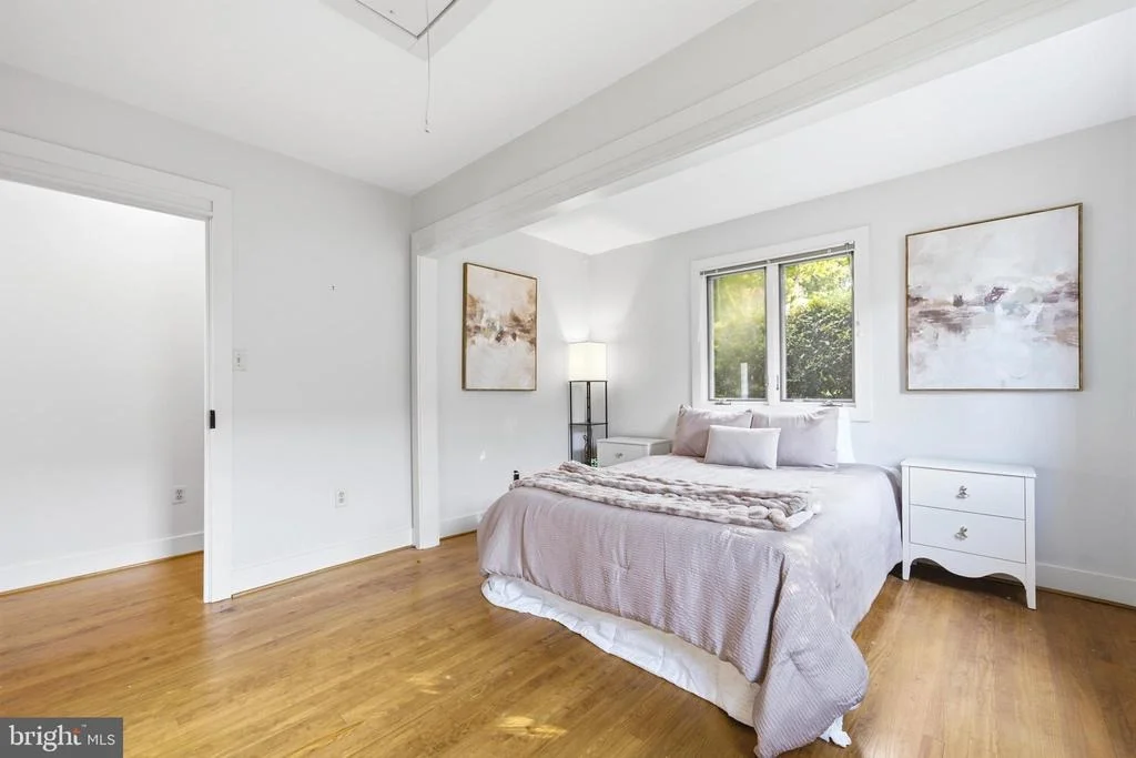 Photo of 5424 BEACH DRIVE