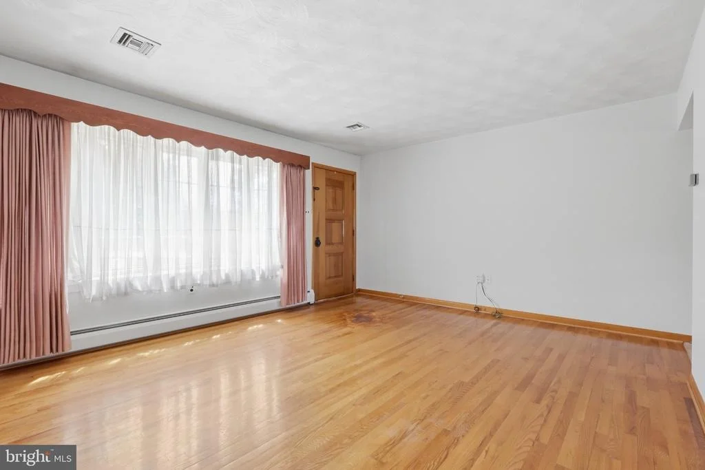 Photo of 5893 AMBAU ROAD