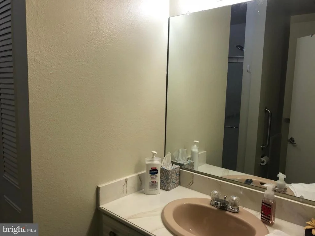 Photo of Unit 712D at 3362 GLENEAGLES DRIVE