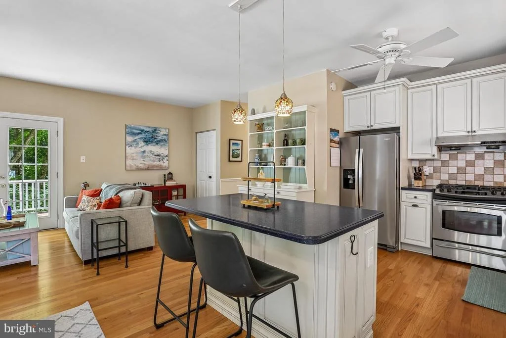Photo of 465 TSCHIFFELY SQUARE ROAD